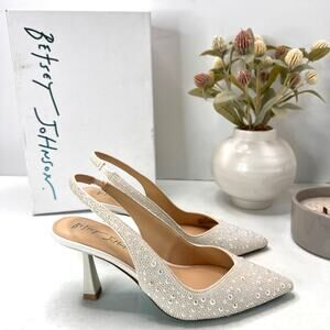 Blue by Betsey Johnson Clark Glass Beaded Pump White Women 6M Bridal